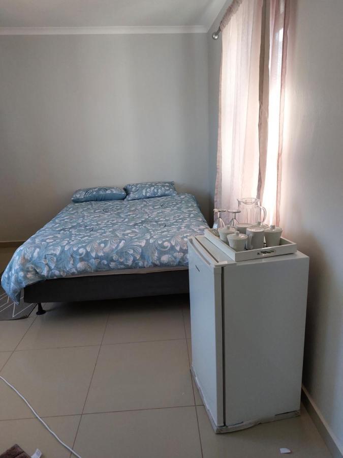 Special Inn Bed And Breakfast Виндхук Экстерьер фото