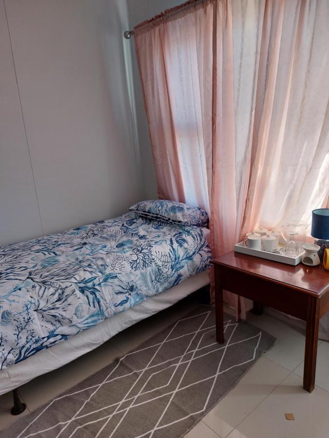 Special Inn Bed And Breakfast Виндхук Экстерьер фото