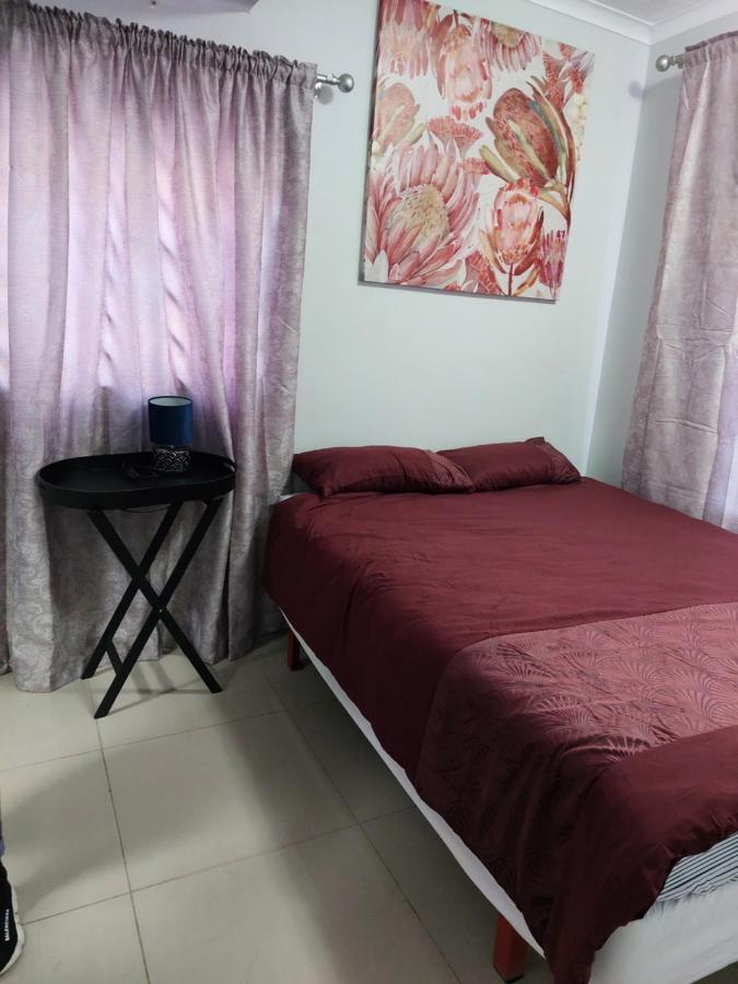 Special Inn Bed And Breakfast Виндхук Экстерьер фото